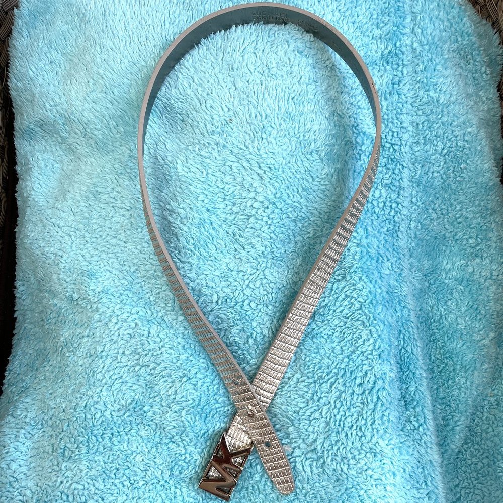 New Michael Kors Silver Logo Belt - Picture 10 of 11